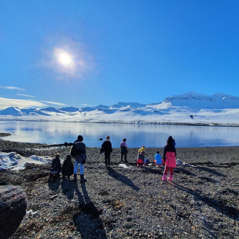 90694737_194559775330172_3730638061076217856_n