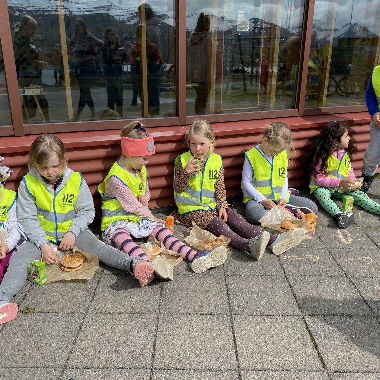 ef8d6cde-1b49-44d4-91e9-49d271838e46