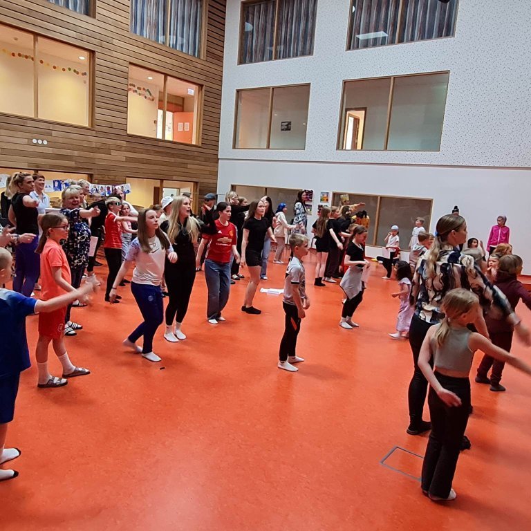 350389813_1303277237229980_6287677206014157242_n