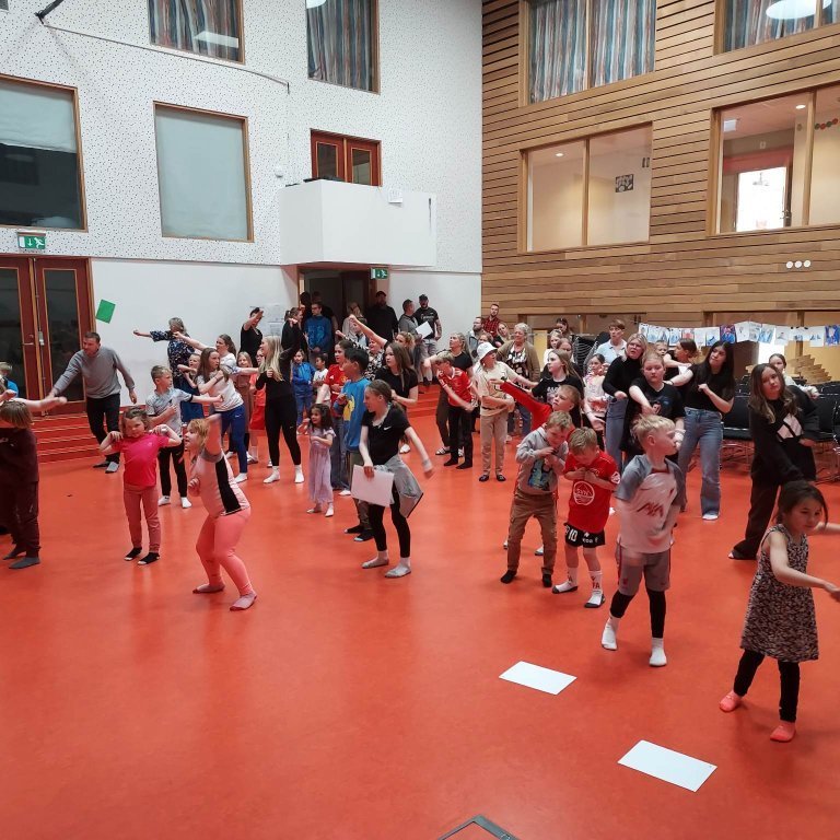 350711465_775681884221406_3921605204588376908_n