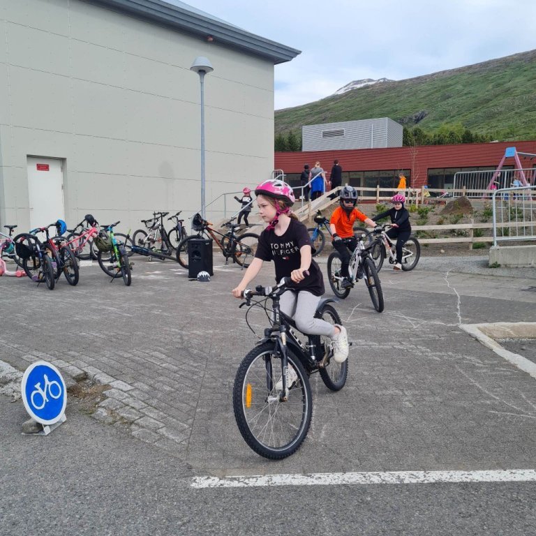 350919601_973957430309838_6980846188106136219_n