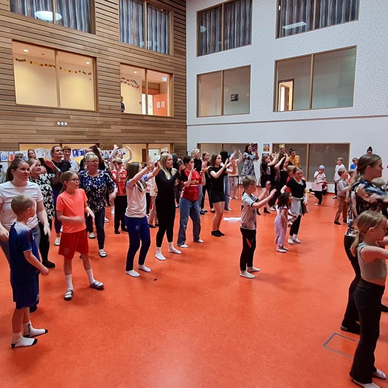 350930596_947797323001959_6017247337733974102_n