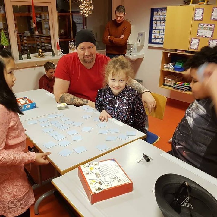 48357972_334920663765061_5505653477923094528_n