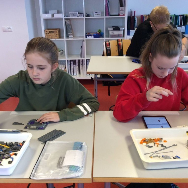 41280428_10216872152345627_1984784965363040256_n