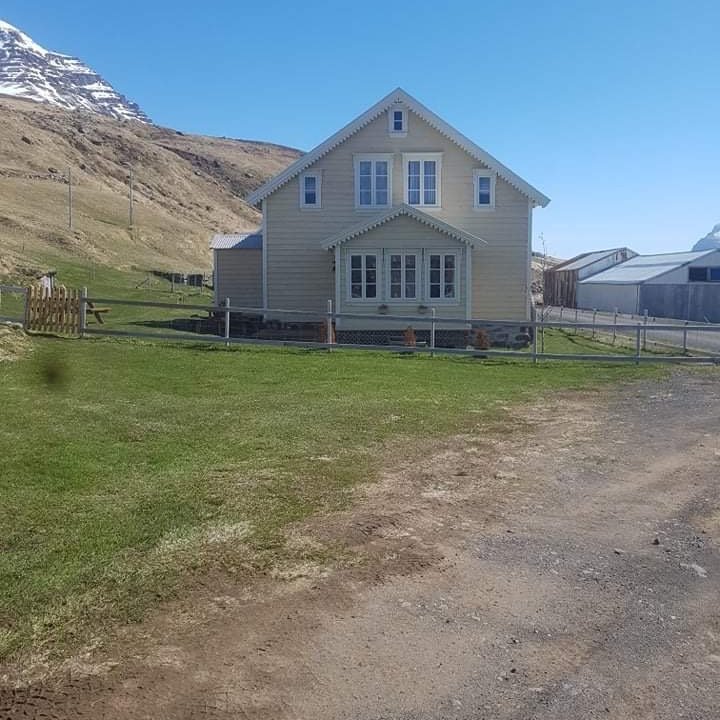 dce93207-7d48-4cf0-bc32-3b8c53e7cf14