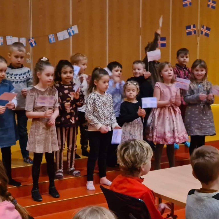 82373127-4076-47c3-9319-99df49018fe0