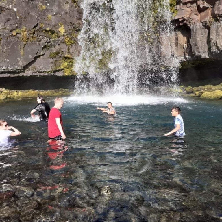 81cc23e1-227f-439b-96f1-c04eea685b5b