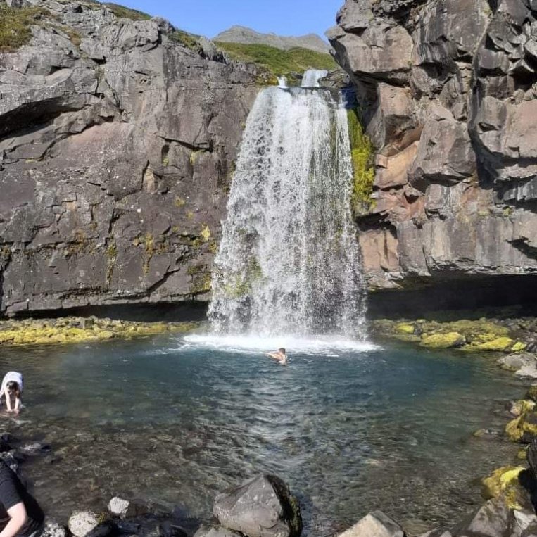 ded4d9ce-64c9-47a8-a6db-193fd51068fb