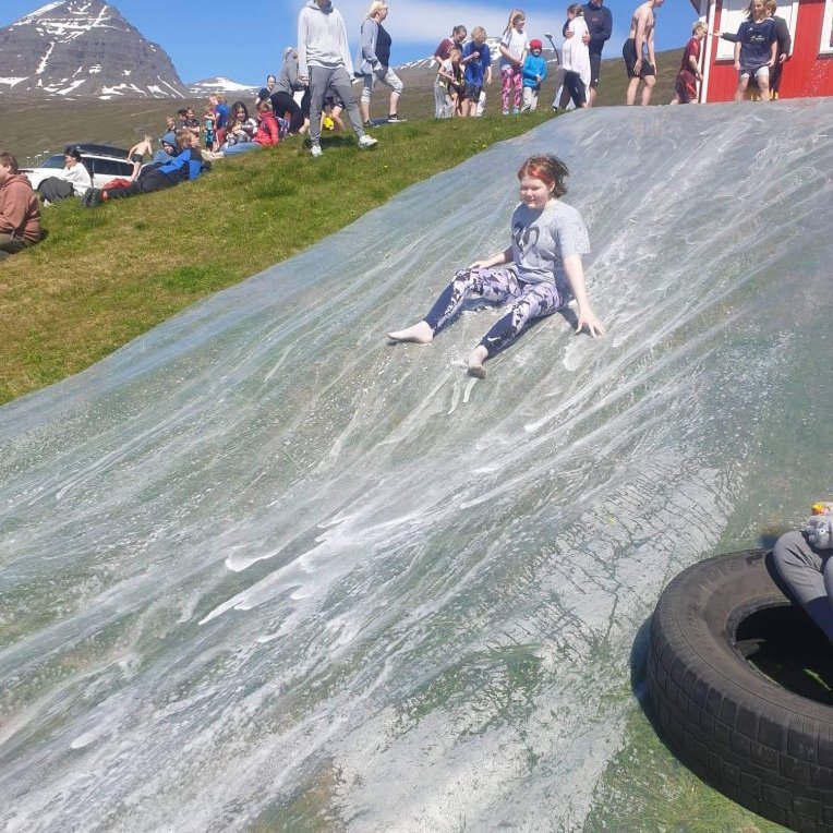 05cc08c3-5b8a-4a7f-806e-d7f95d3c0584