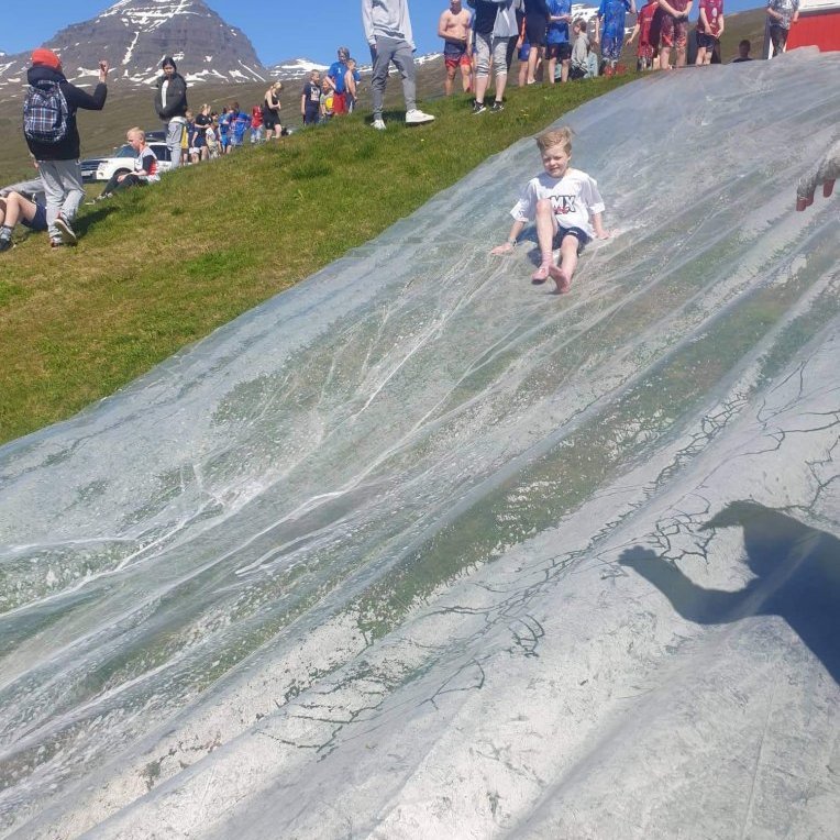 ea2757cf-f033-4d77-ac78-9e380eea66e9