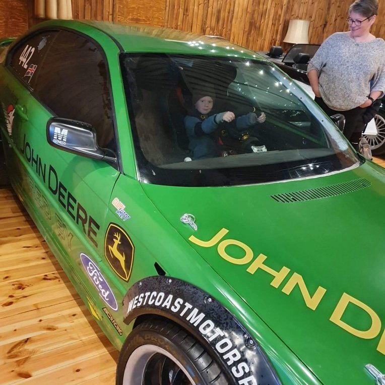 f6d7e9fd-d0b1-4901-87d1-2fdc3a5e14f9