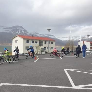 f587fd9a-127f-43ee-972e-332f1692e826