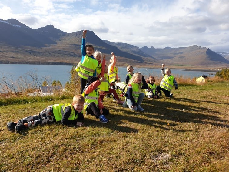 Nemendur í 1. bekk að hefja hlaupið.