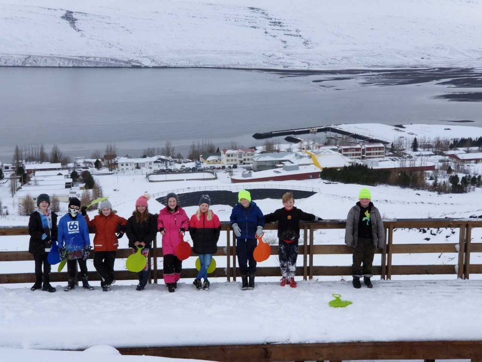 Gönguferð upp að brú.