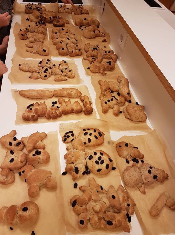 Nýbakað, 1. bekkur í heimilsfræði.