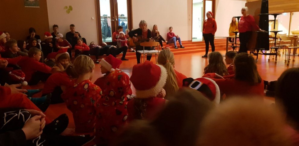 Jólasöngur á sal á föstudaginn.