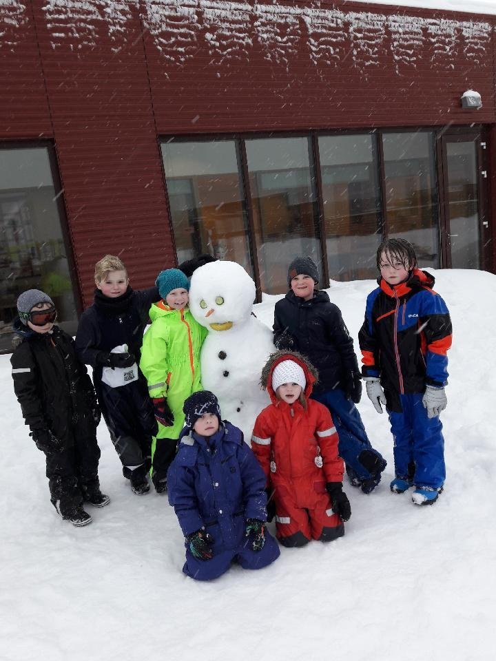 Nokkur börn úr skólaseli í gær