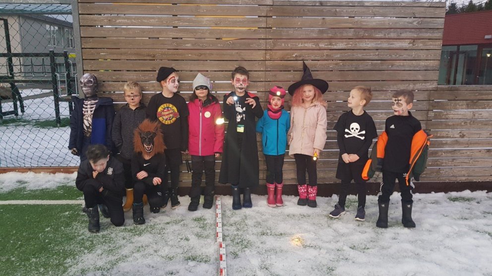 Mælingar á skólalóð.