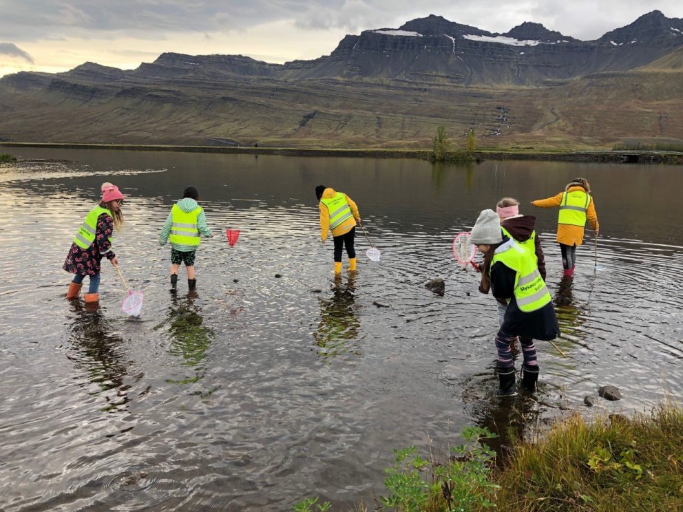 Nokkrir nemendur á veiðum.