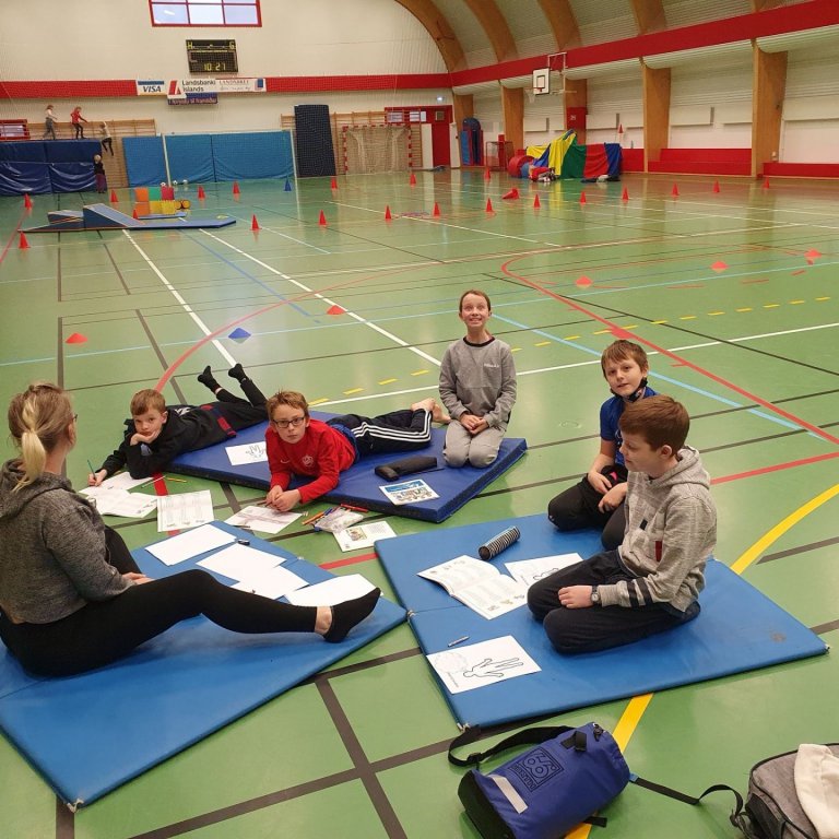 Fjölbreyttur dagur í íþróttahúsinu