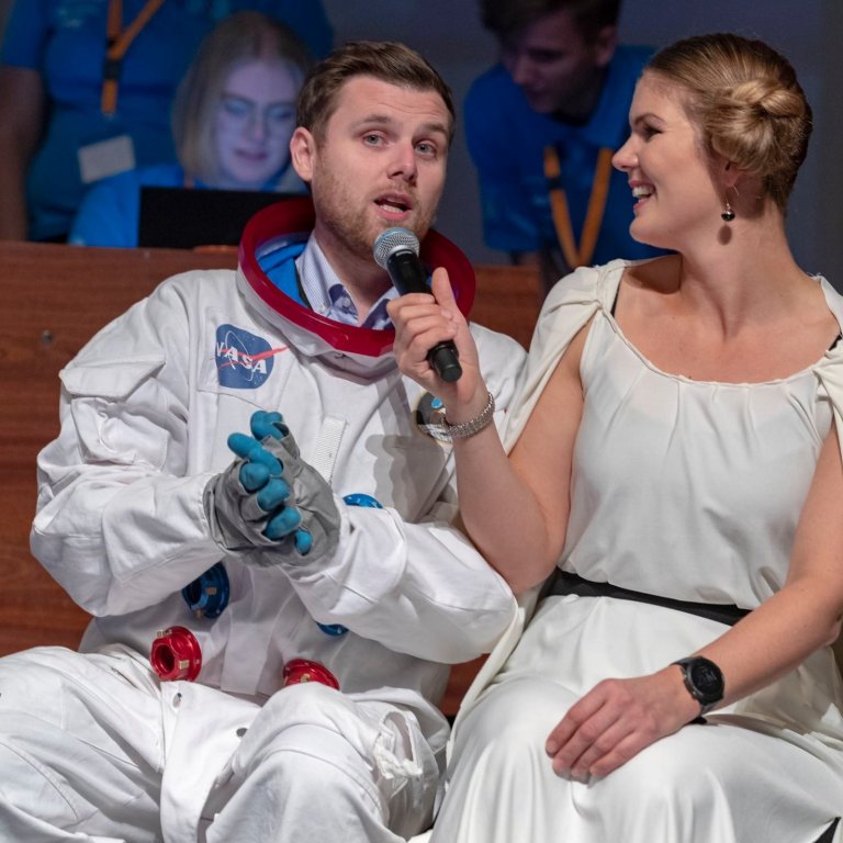 Stjörnu Sævar og Sprengju Kata, kynnar keppninar.