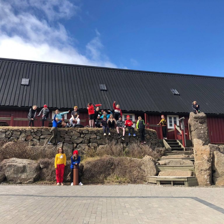 Nemendur fyrir framan Löngubúð