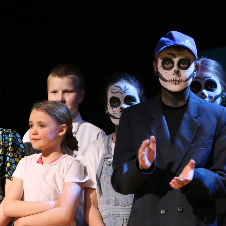 Förðunarvalið útfærði alla förðun á sýningunni