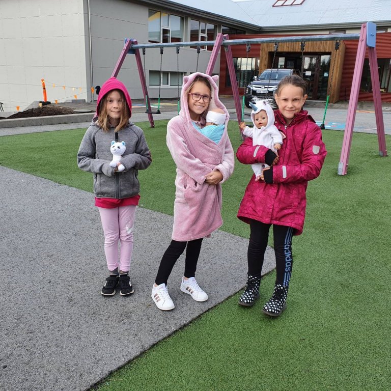 Þrjár stelpur úr 2. og 3. bekk