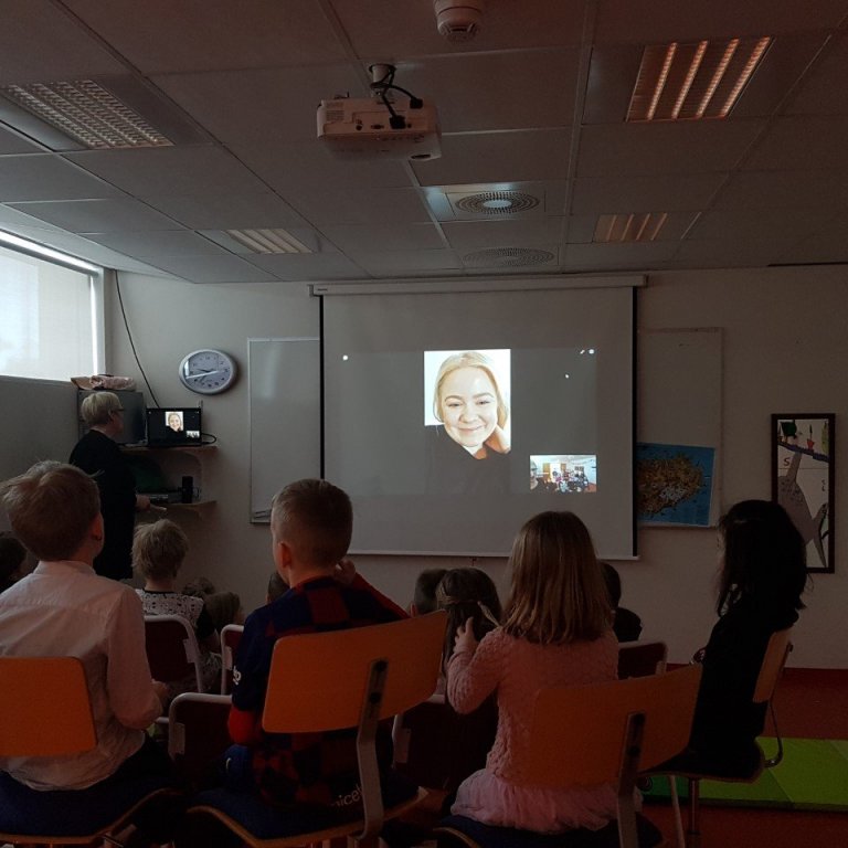 Myndsímtal við konu í sóttkví